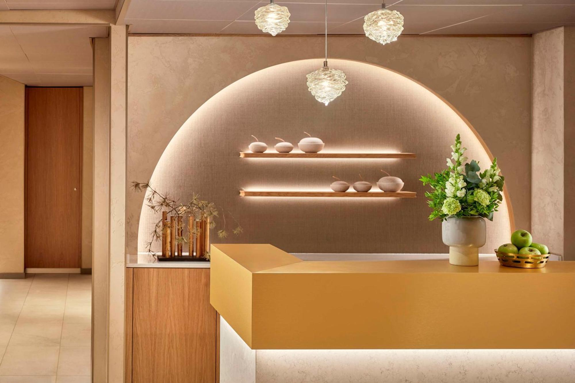 Nh Collection Helsinki Grand Hansa Luaran gambar Reception desk at the hotel
